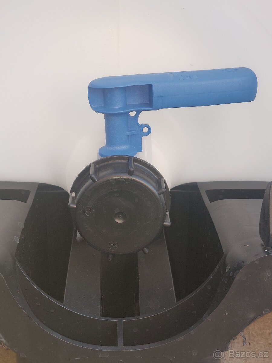 IBC kontejner na pitnou vodu o objemu 1000 litrů - 3