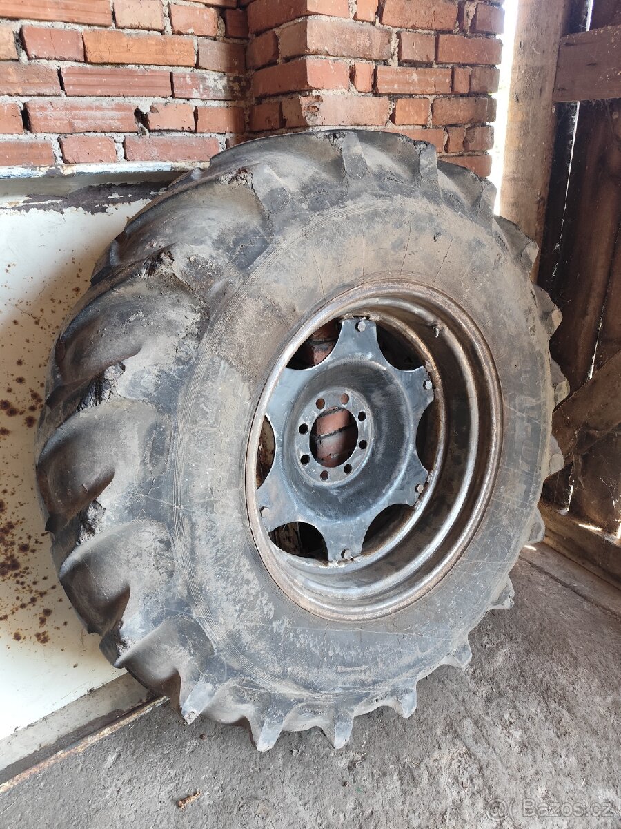 Zadní kola zetor 18,4-30 - 3