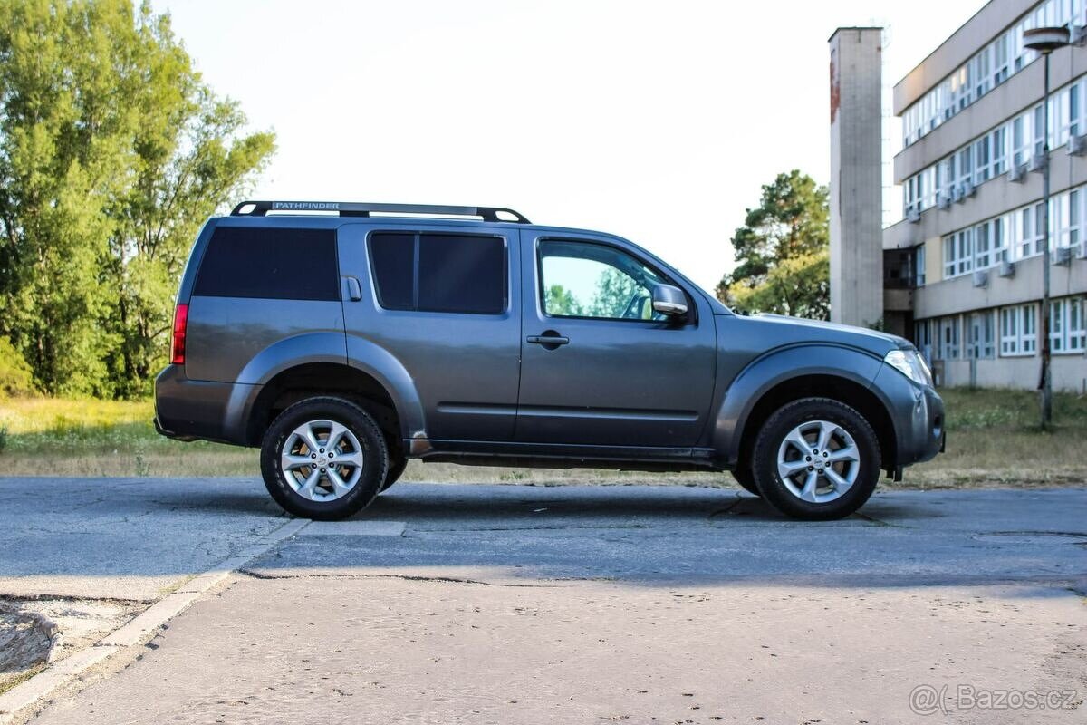 Nissan Pathfinder 2.5 140kw LE A/T - 3