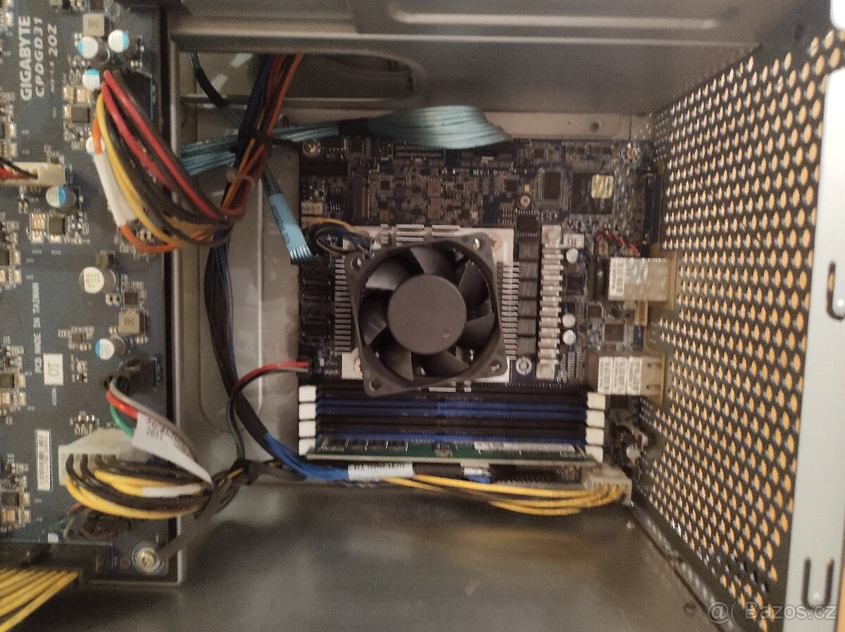 30x zdroj FSP Fortron 1600W,8x 16GB RAM DDR4,10 rig Gigabyte - 3