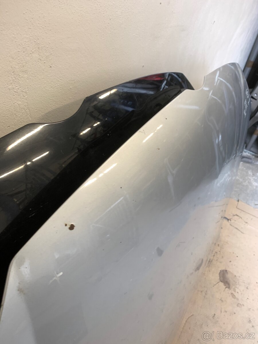 VW Golf 5, kapota - 3