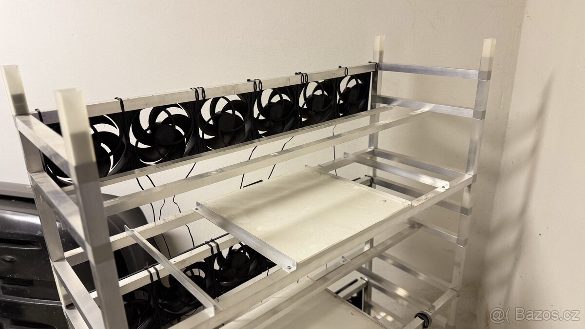 Konstrukce mining rig - 3