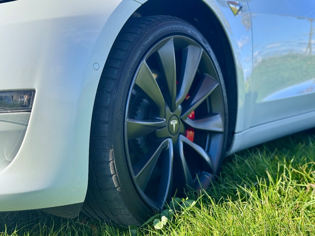 Tesla Model 3 Performance 2020 - 3