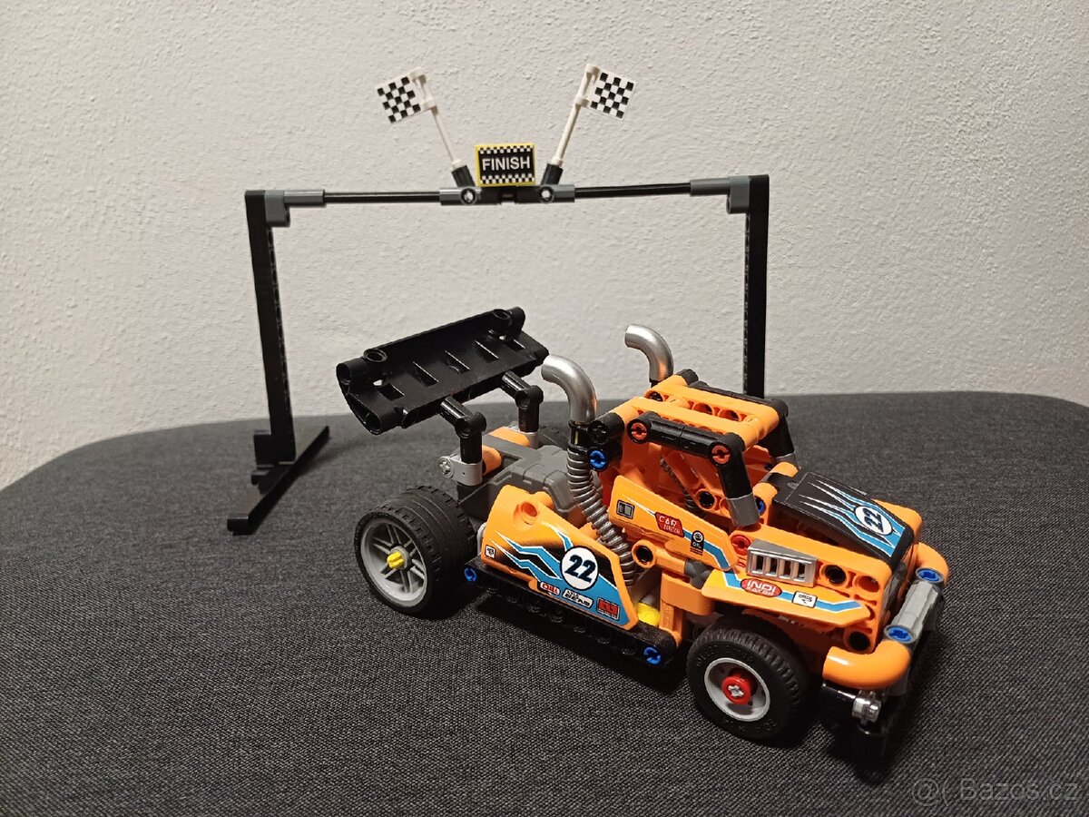 LEGO Technic 42104 Závodní tahač - 3