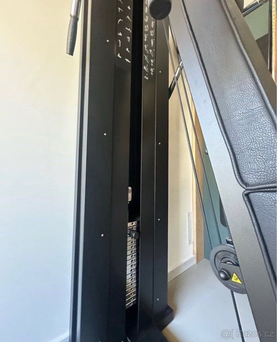 Zánovní posilovací věž Technogym Unica - 3