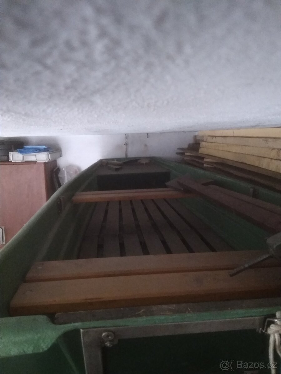 Laminátová rybářská pramice - 3