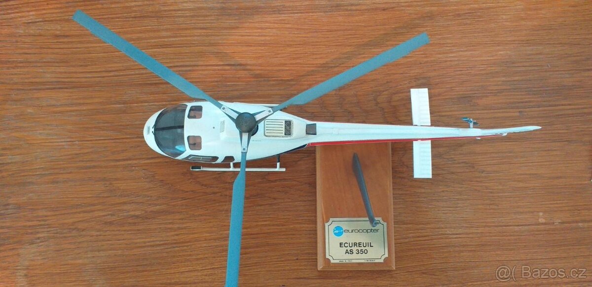 Prodám stolní model vrtulníků AS350 1/30 - 3