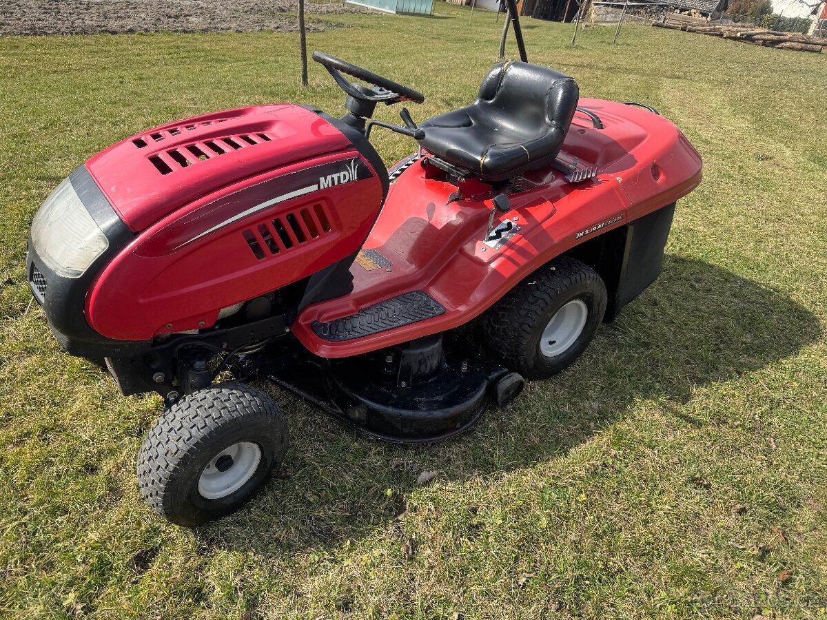 Zahradní sekací traktor - 3