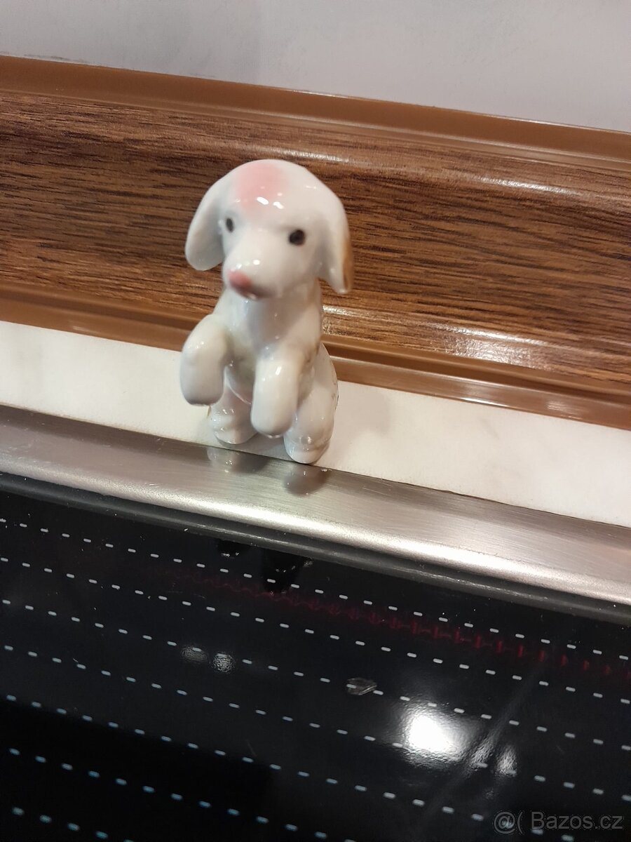 Porcelánová miniatura pejsků, dekorace - 3