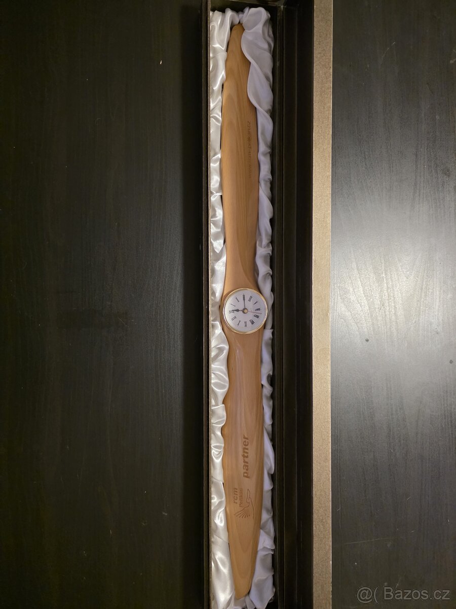 Dřevěné designové hodiny (vrtule) v dárkové krabičce - 3