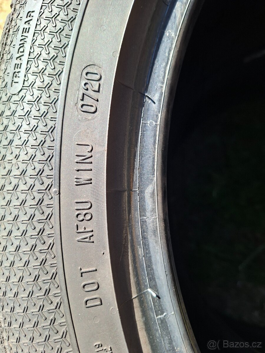 Barum 245/45 R18 - 3