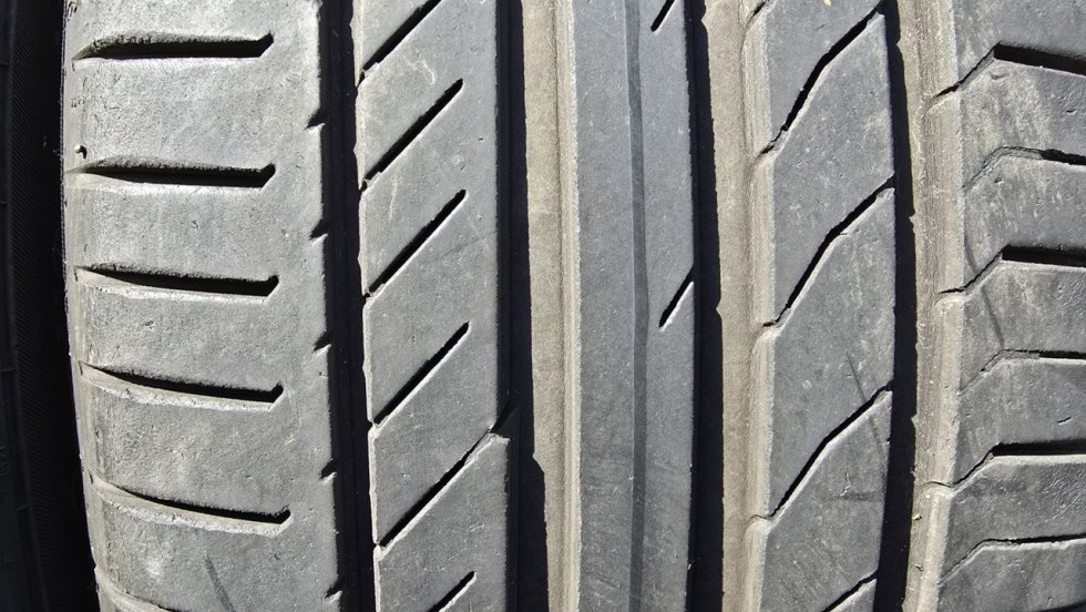 Letní pneu 235/45/18 Continental - 3