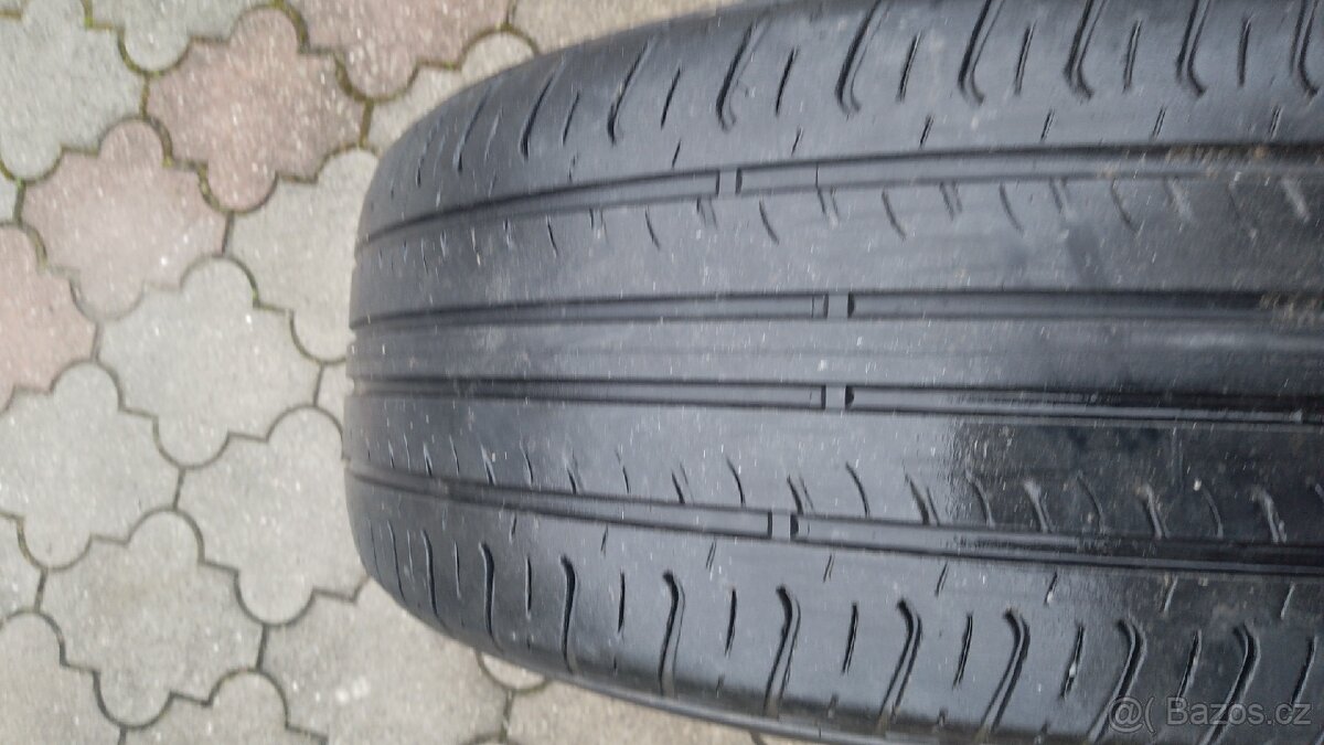 Pneu 225/55/18 - 3