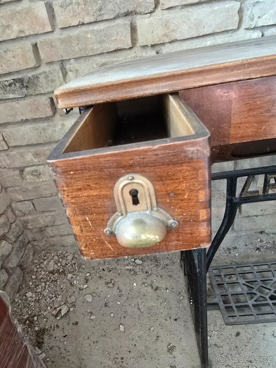 LADA 77 Šlapací šicí stroj - 3