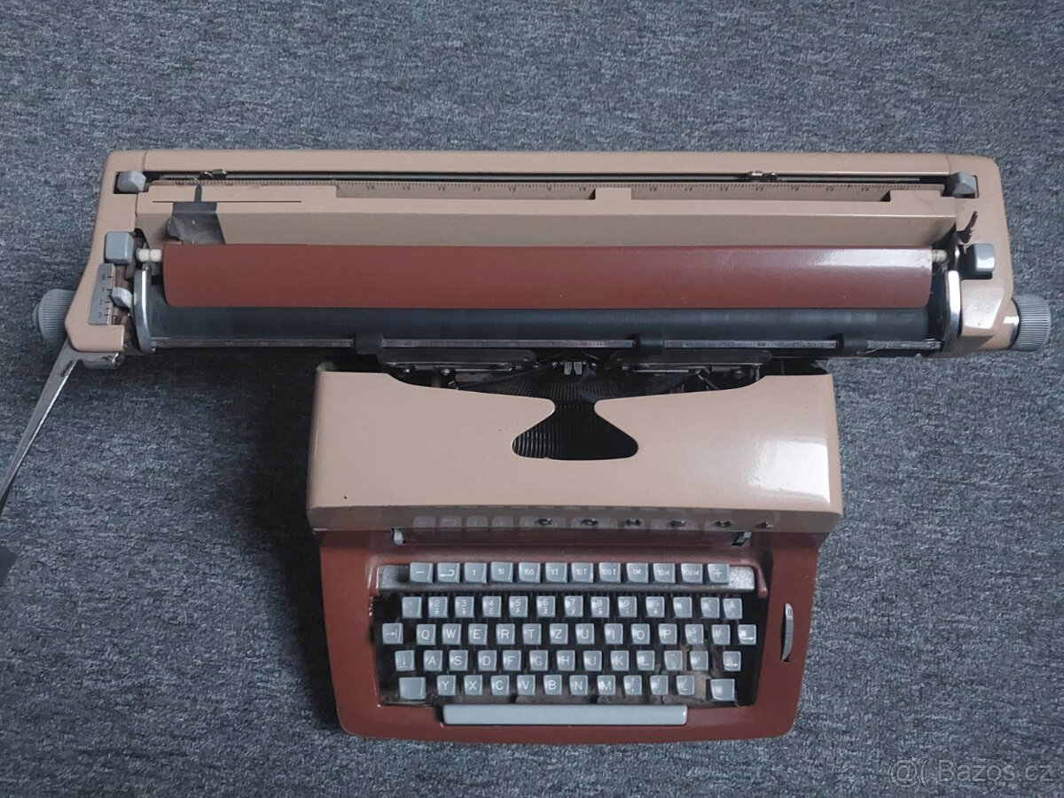 Veliký psací stroj Consul 203 - široký válec - 3