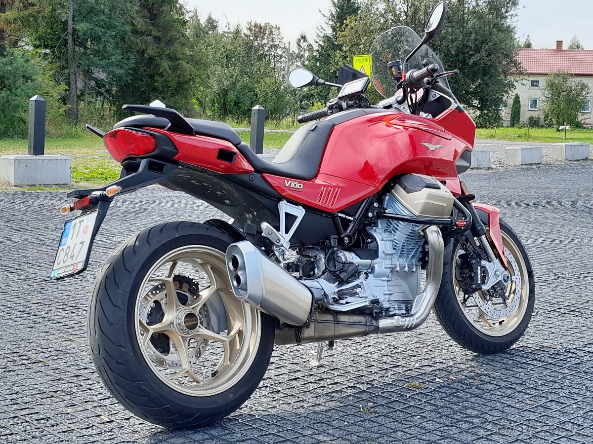 Moto Guzzi V100 Mandello v plné výbavě - 3