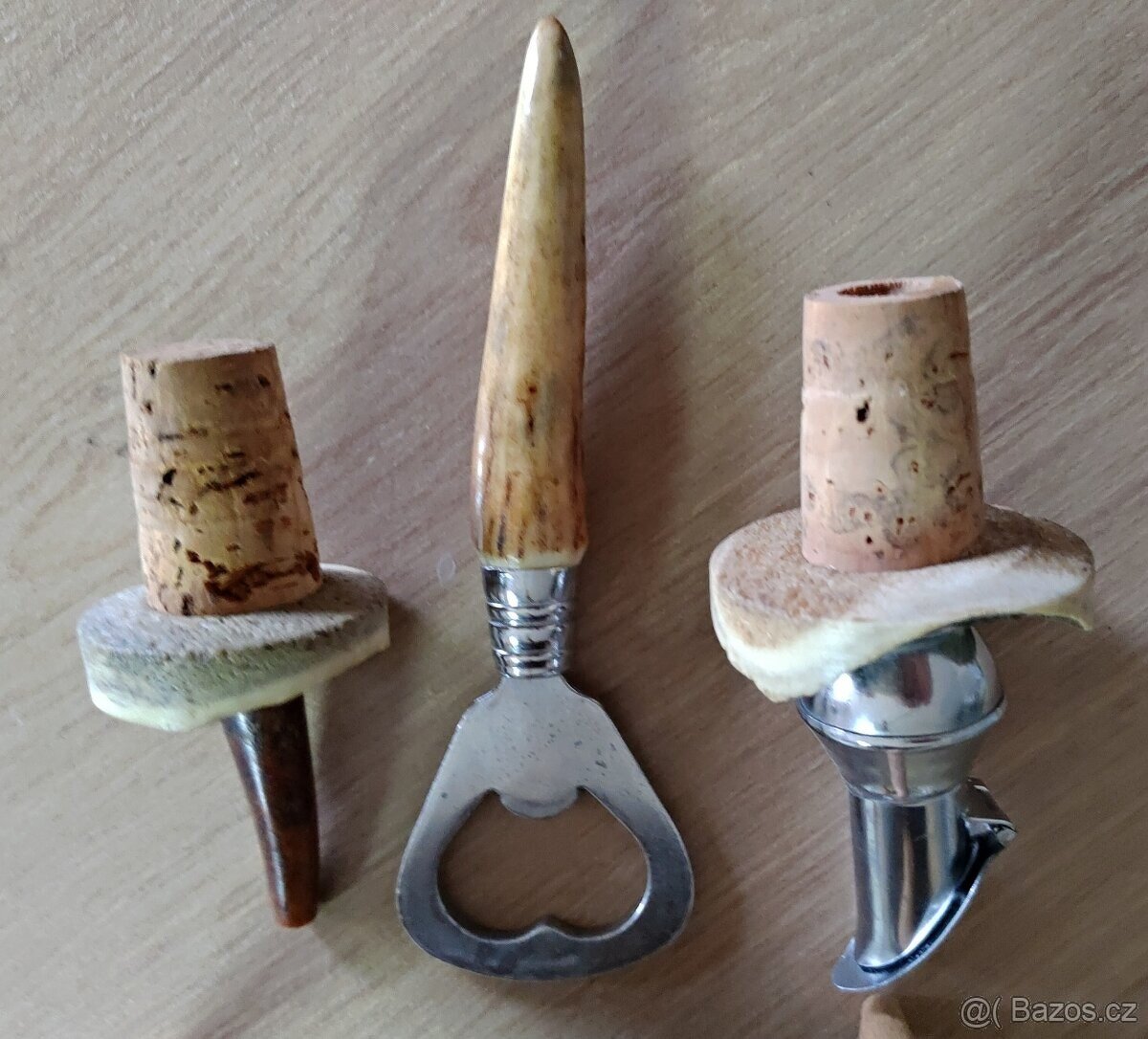 Set z paroží s otvírákem, vývrtkou a špuntem - 3