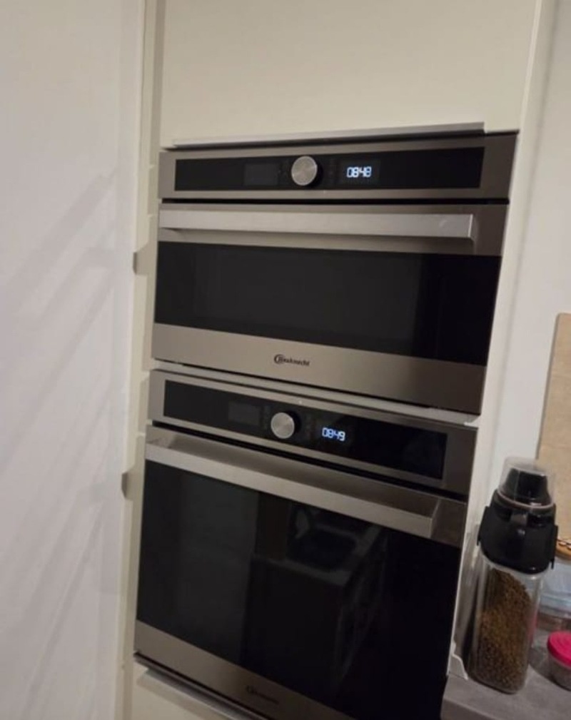 Moderní lesklá kuchyňská linka se spotřebiči,5705 - 3