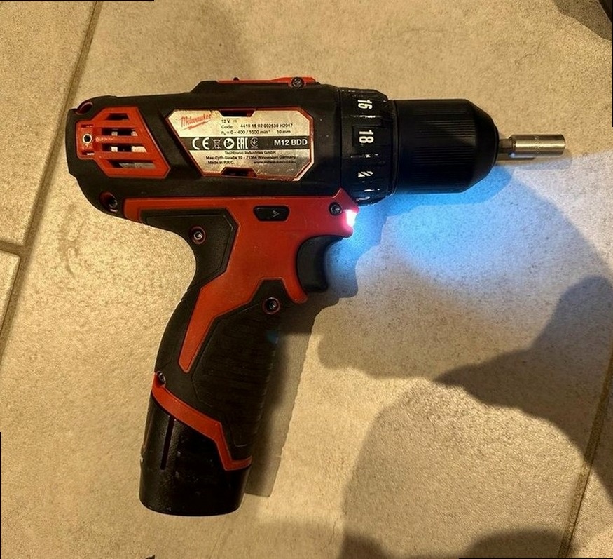 Milwaukee M12 aku šroubovák s příslušenstvím - 3