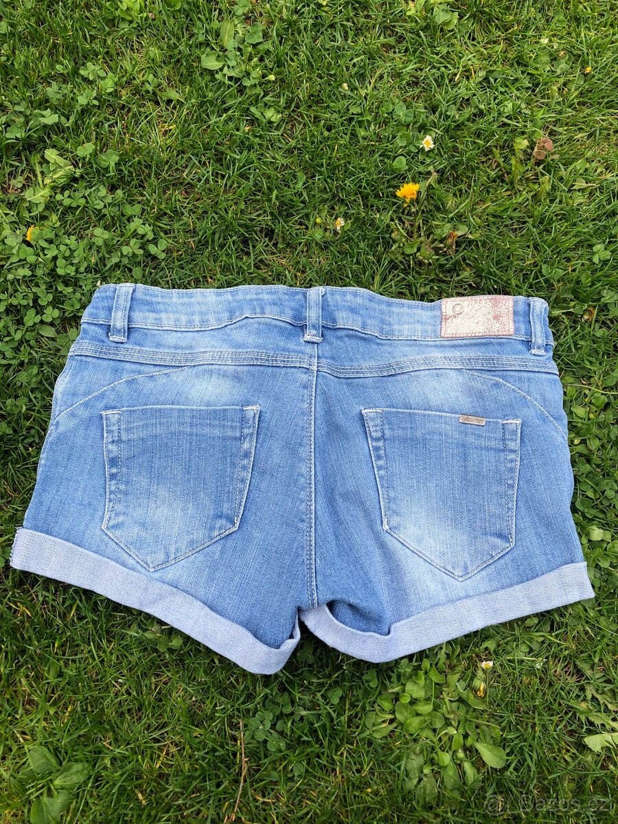 Dámské riflové kraťasy - 3