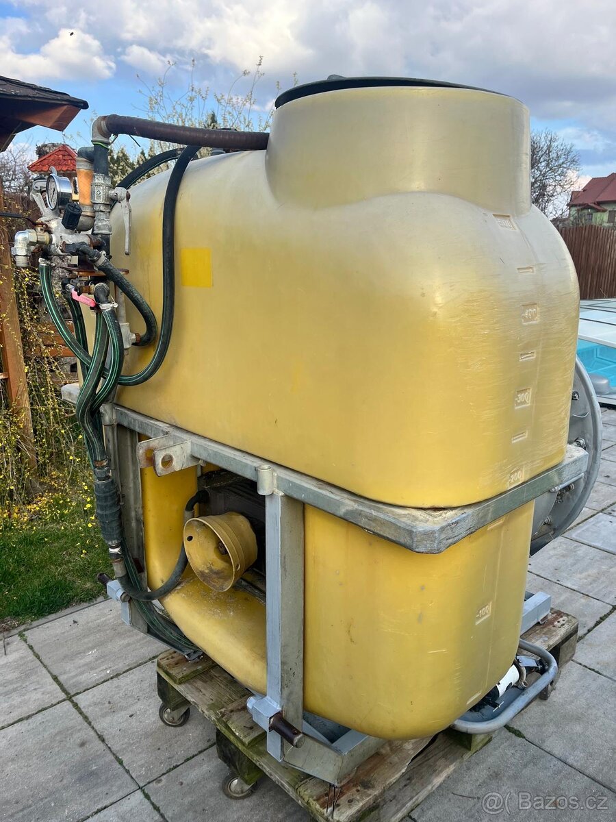 Prodám nesený postřikovač – nádrž 500l - 3