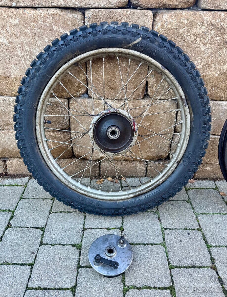 ČZ 125 T - přední a zadní kolo - 3