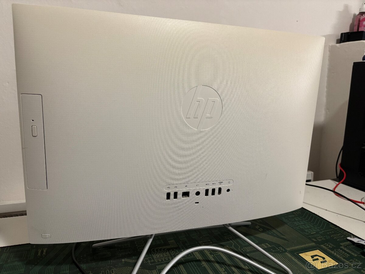 HP All-in-One 24” – 8 GB RAM, 500 GB SSD - 3
