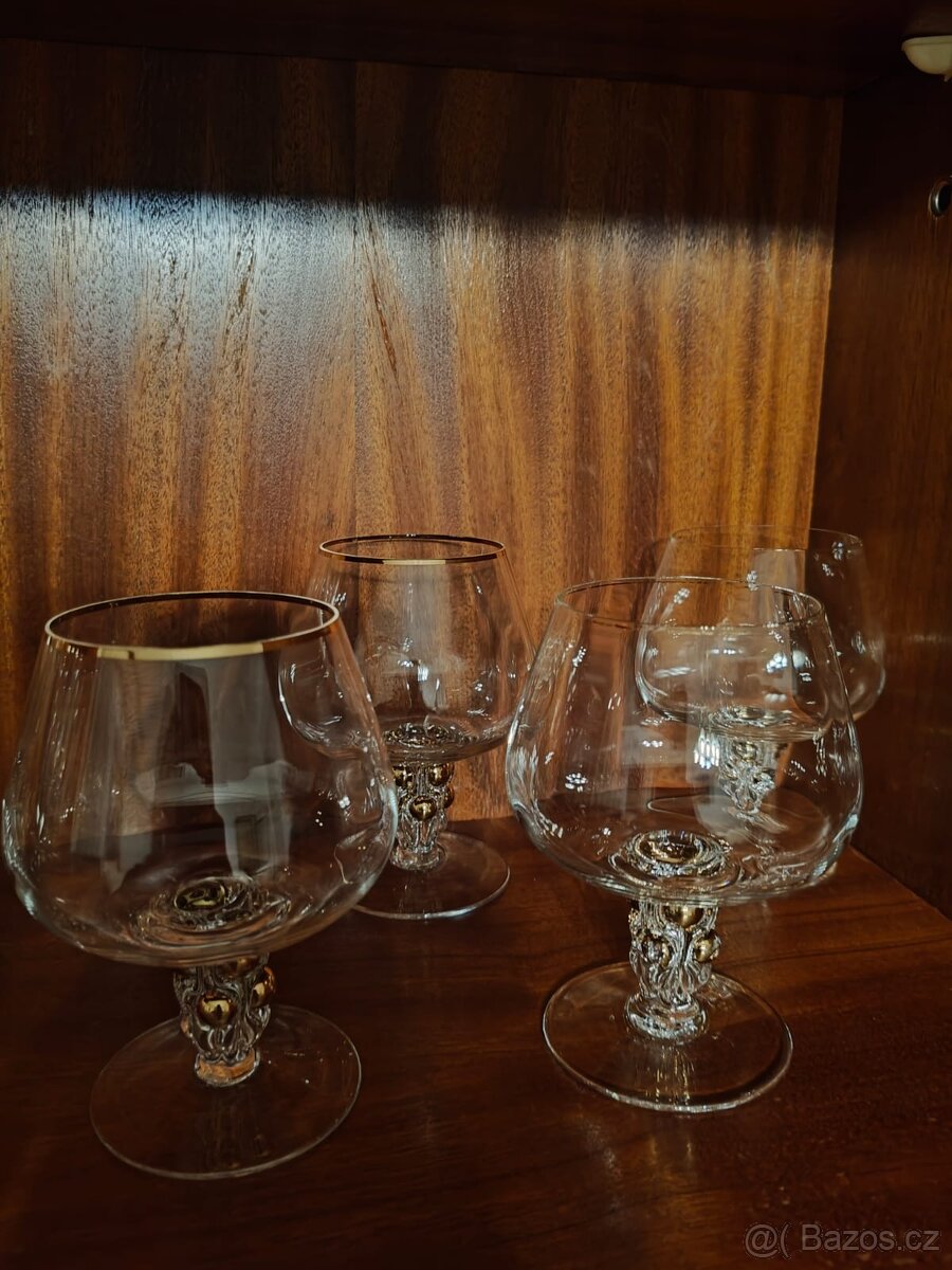 Sklo a porcelán - 3