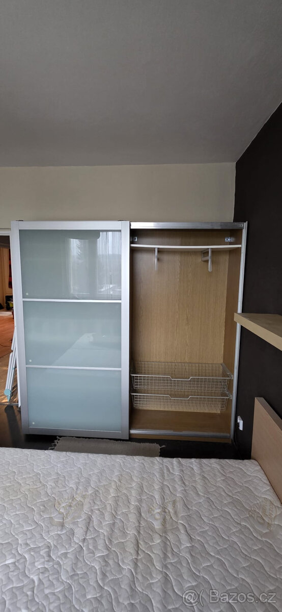 Velká šatní skříň Ikea - 3