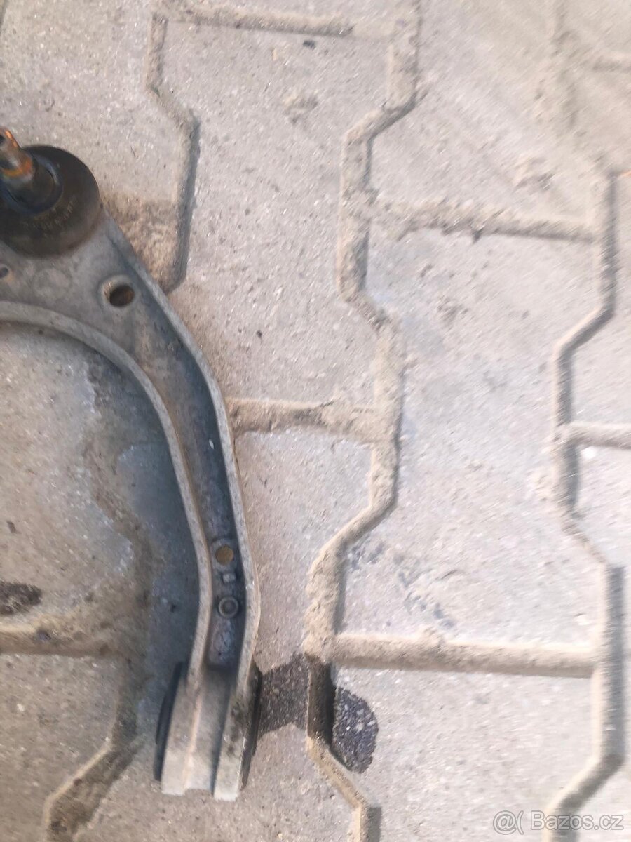 Horné rameno Audi Q7 - Pravá strana ( - - 3