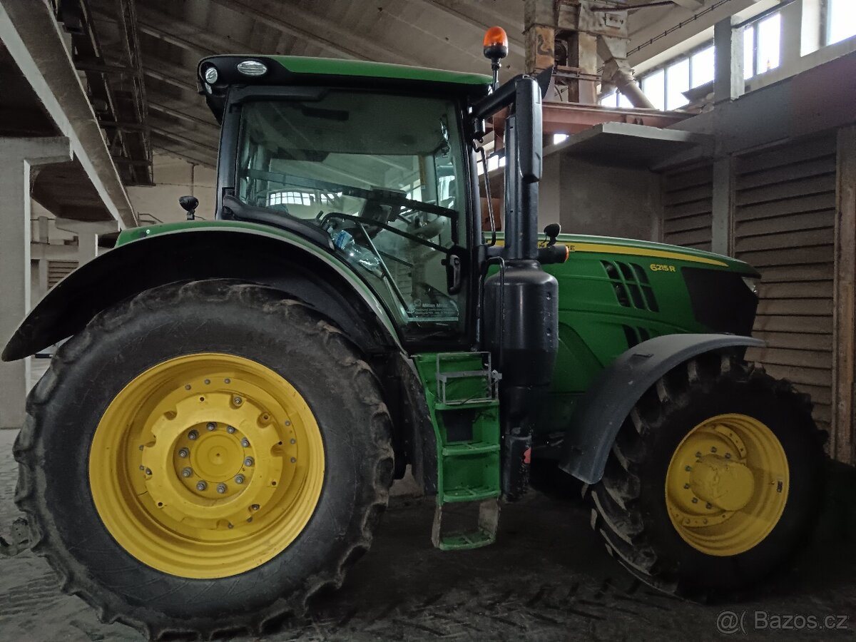 Traktor John Deere 6215 R - 3