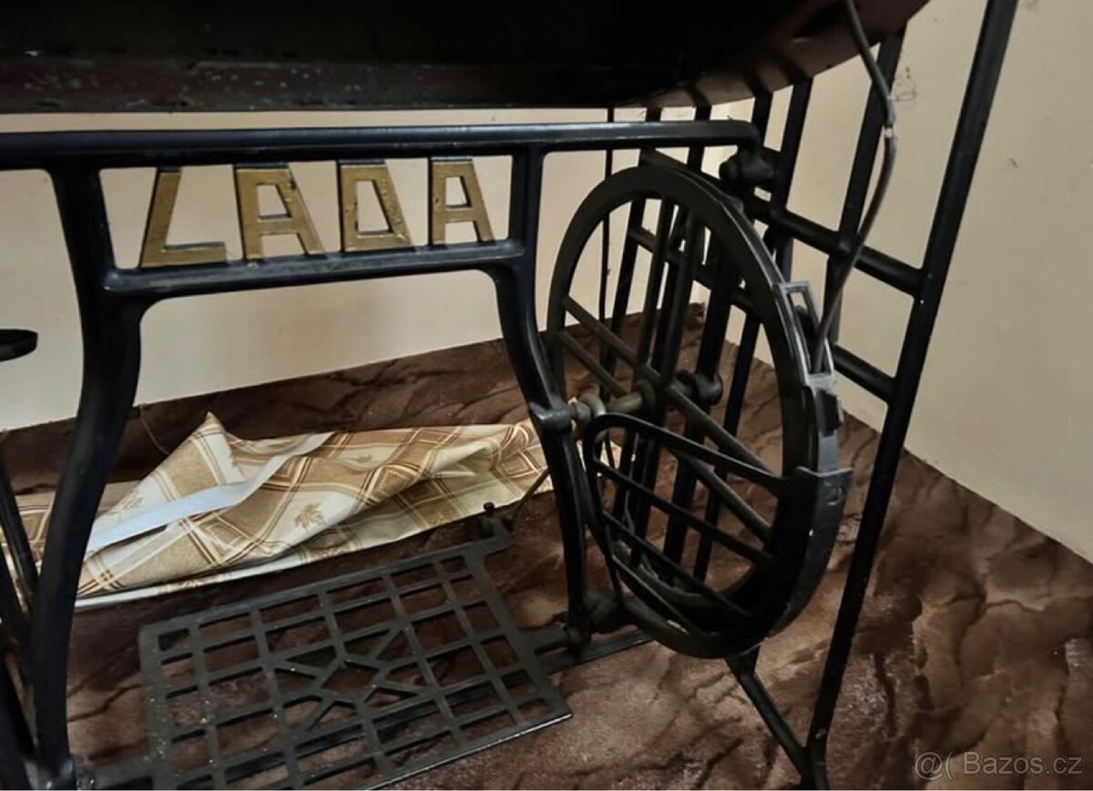 Lada šicí stroj - 3