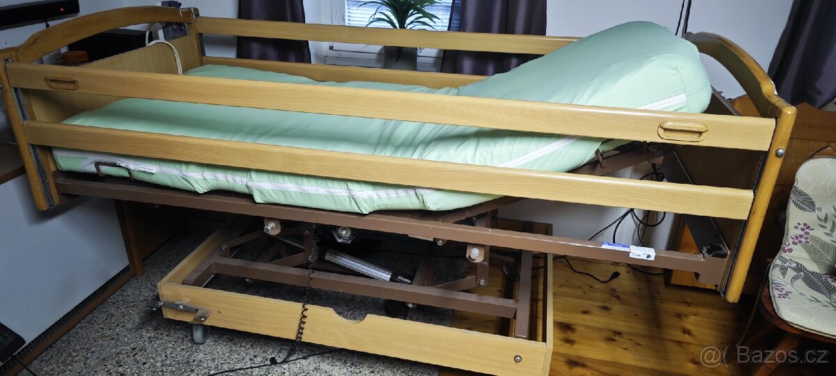 Invalidní elektrická polohovací postel - 3