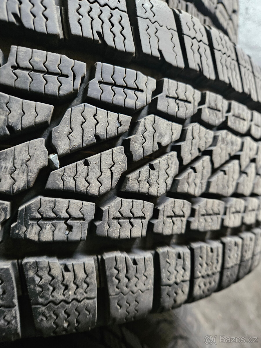 215/65R16C 109/107T Firestone - 3