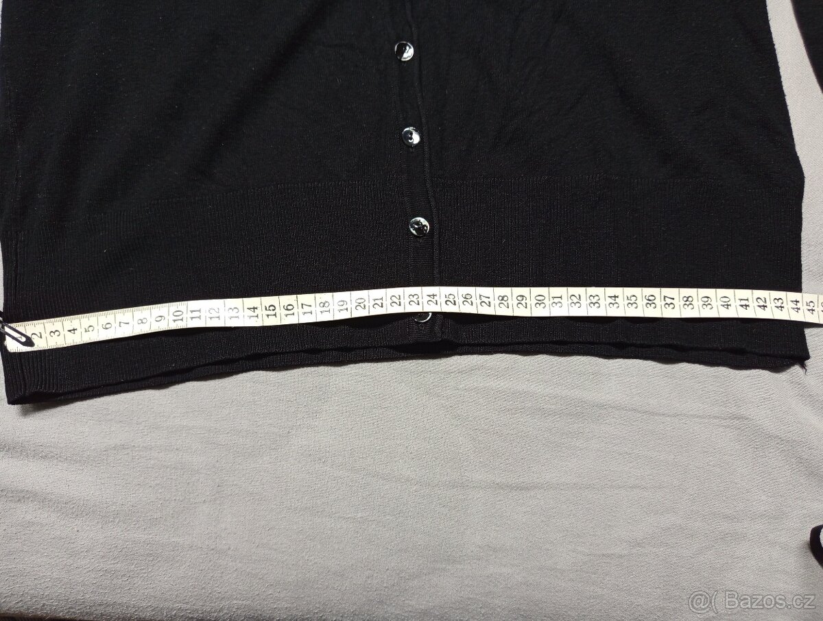 Černý svetřík na knoflíky, vel. L - 3