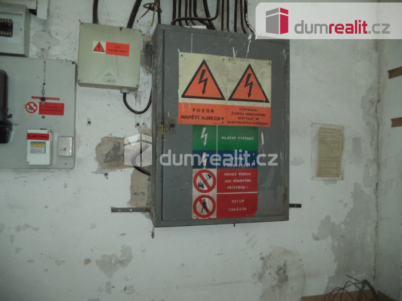 Pronájem haly ke komerčnímu využití o velikosti 940 m2 - 3