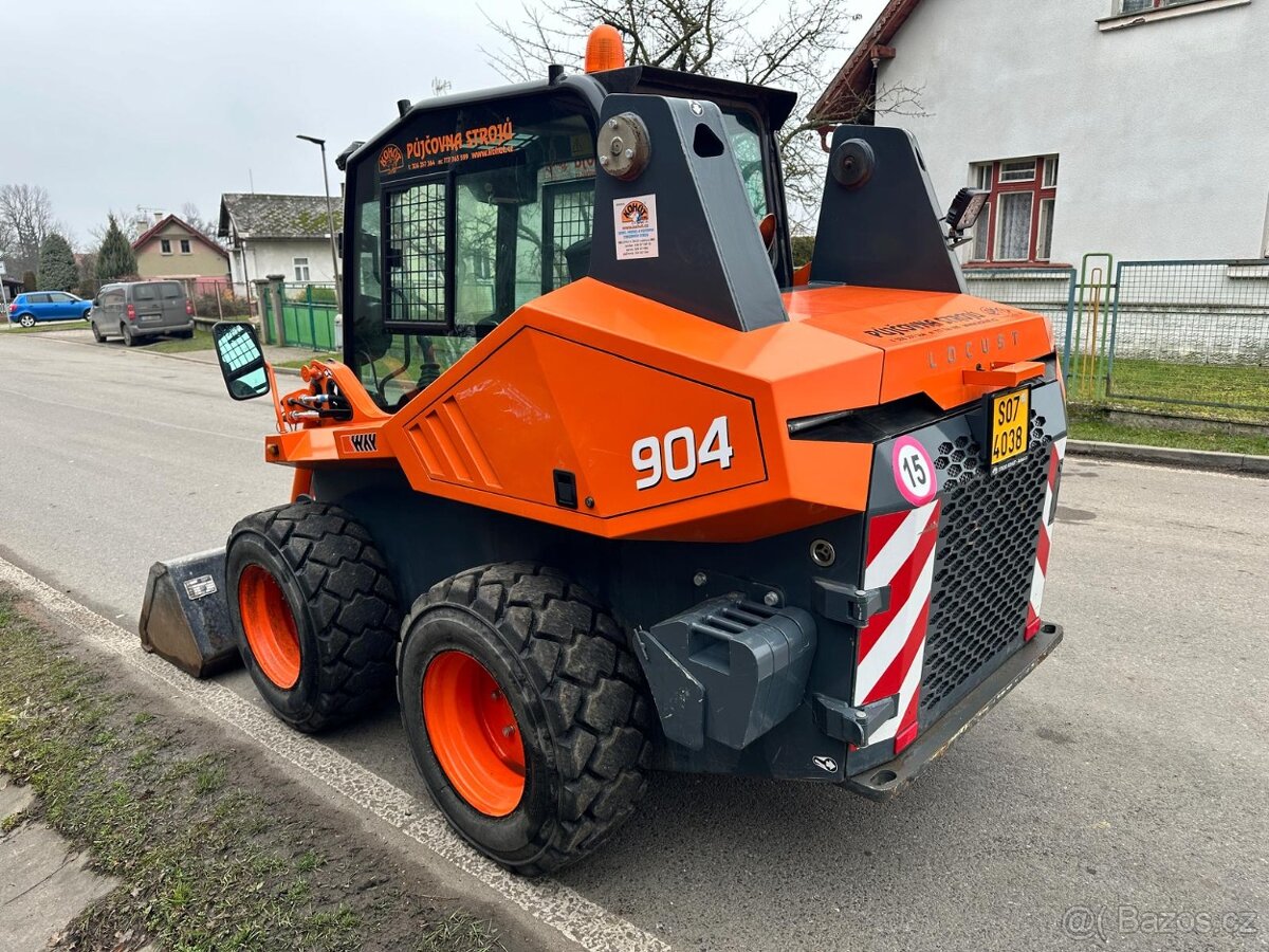 smykem řízený nakladač LOCUST 904 - 3