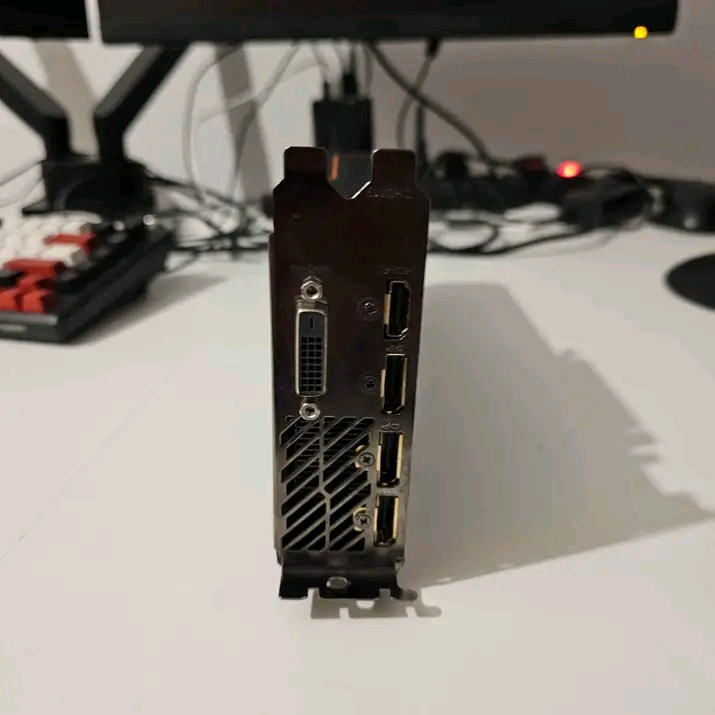 GIGABYTE GeForce GTX 1080 8GB - 3