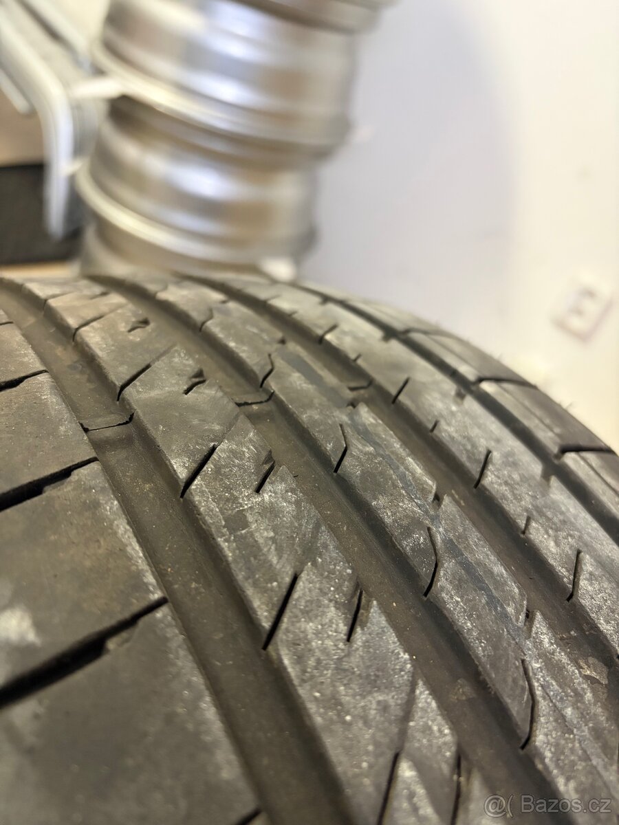 225/35 r19 - 3