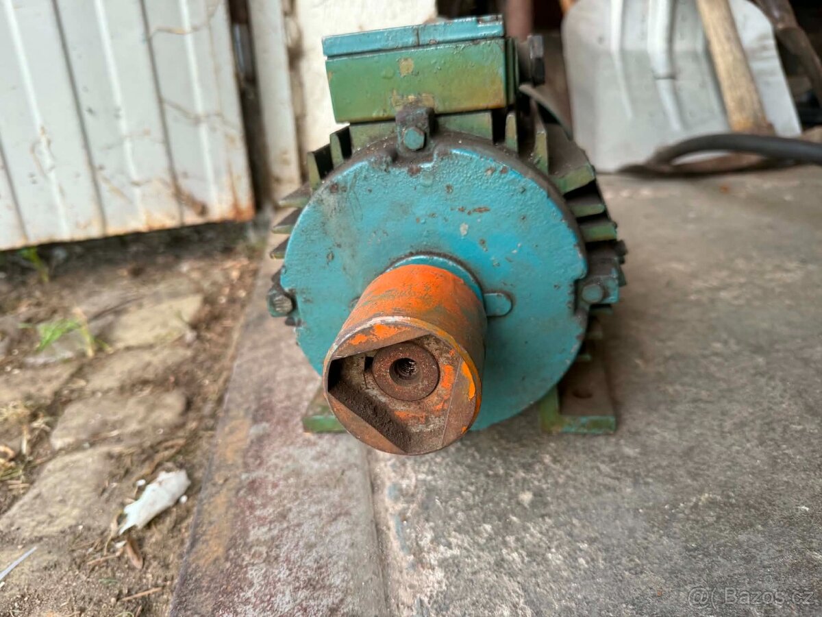 Elektromotor 2.2KW 1430 otáček / min - 3