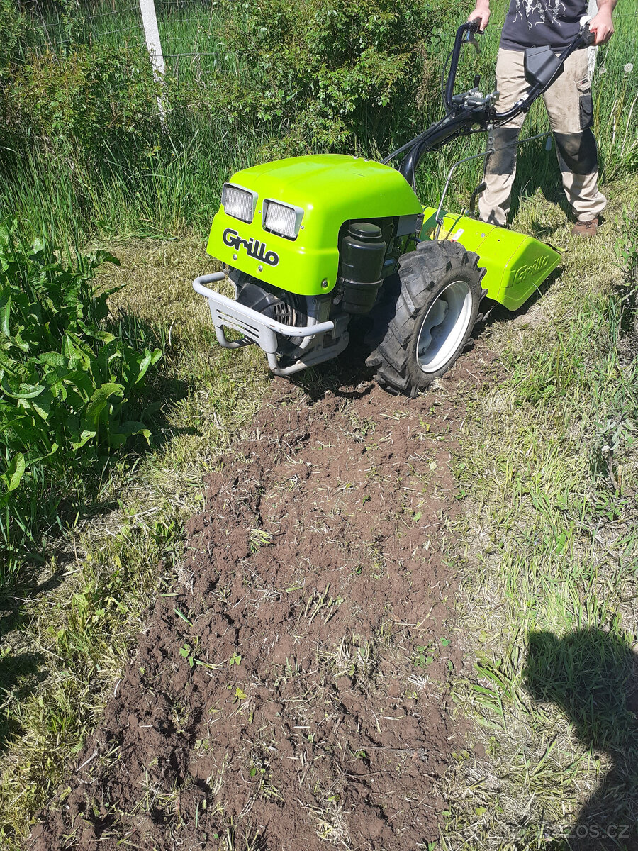 Prodám jednoosý traktor 11HP s neseným nářadím - 3
