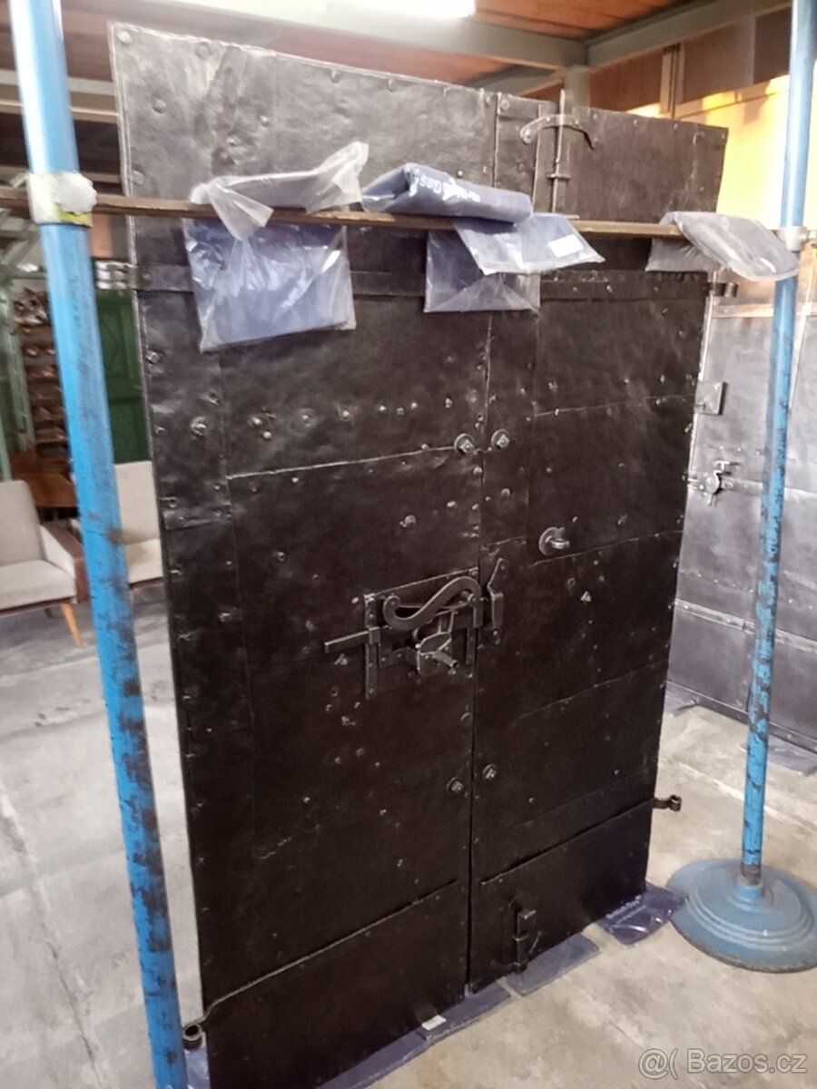 Historické kované klasicistní dveře - 3