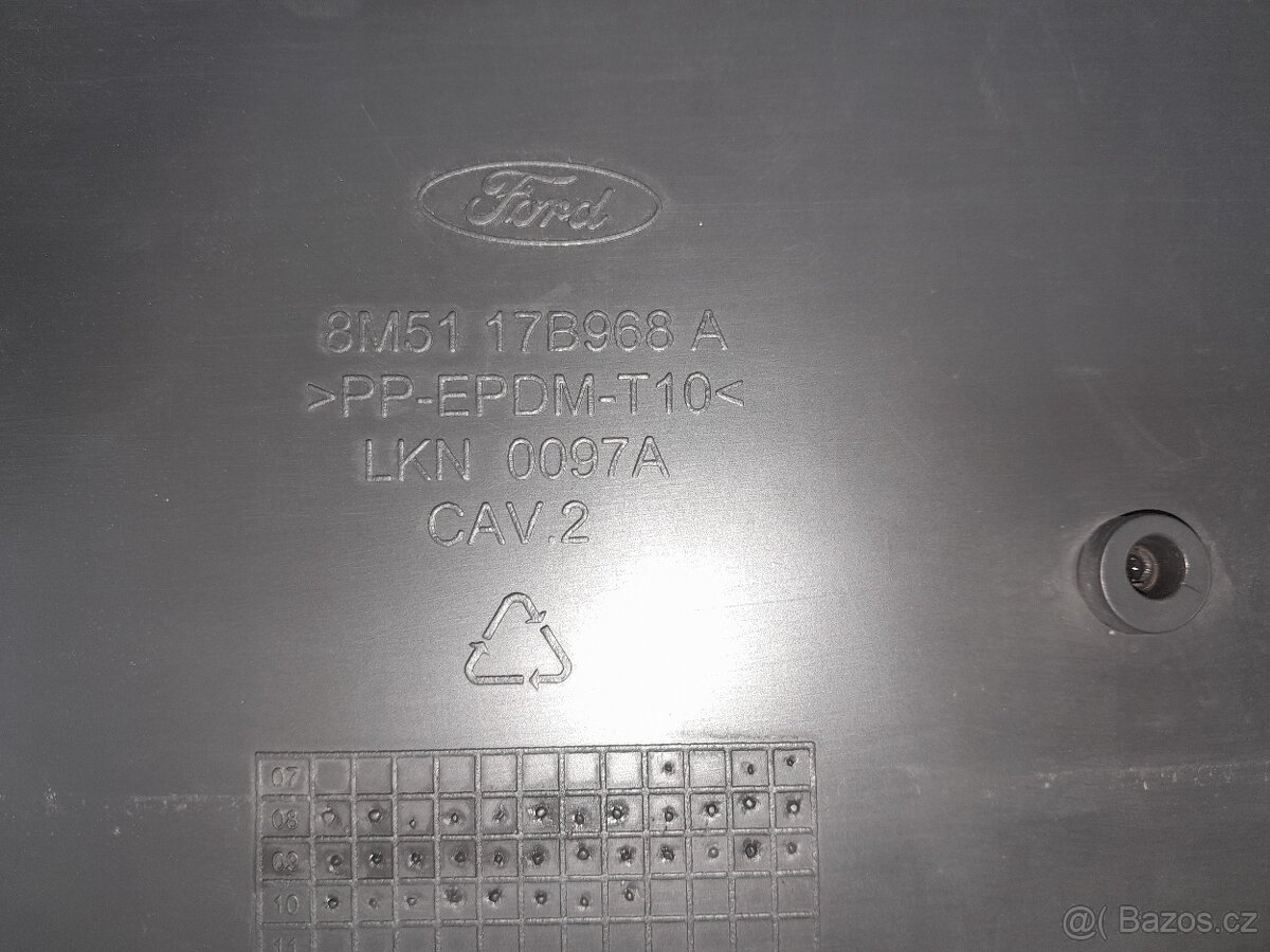 Mřížka předního nárazníku Ford Focus 8M51 17B968A. - 3