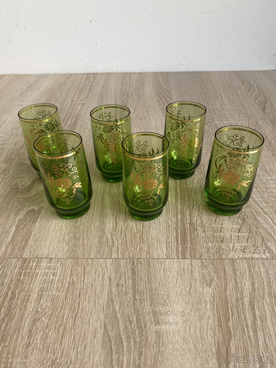 Zelené skleničky se zlatým dekorem - 3
