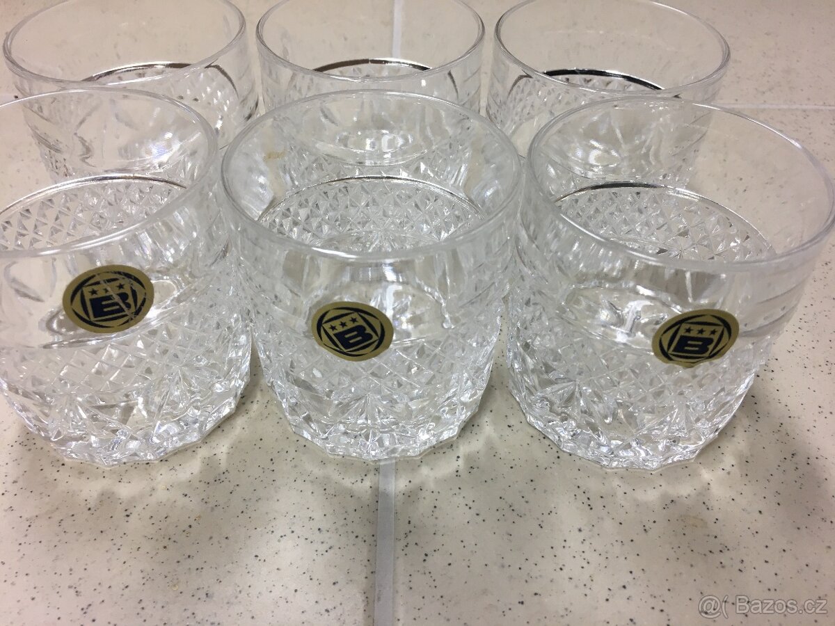 Spousta různých starožitností - 3