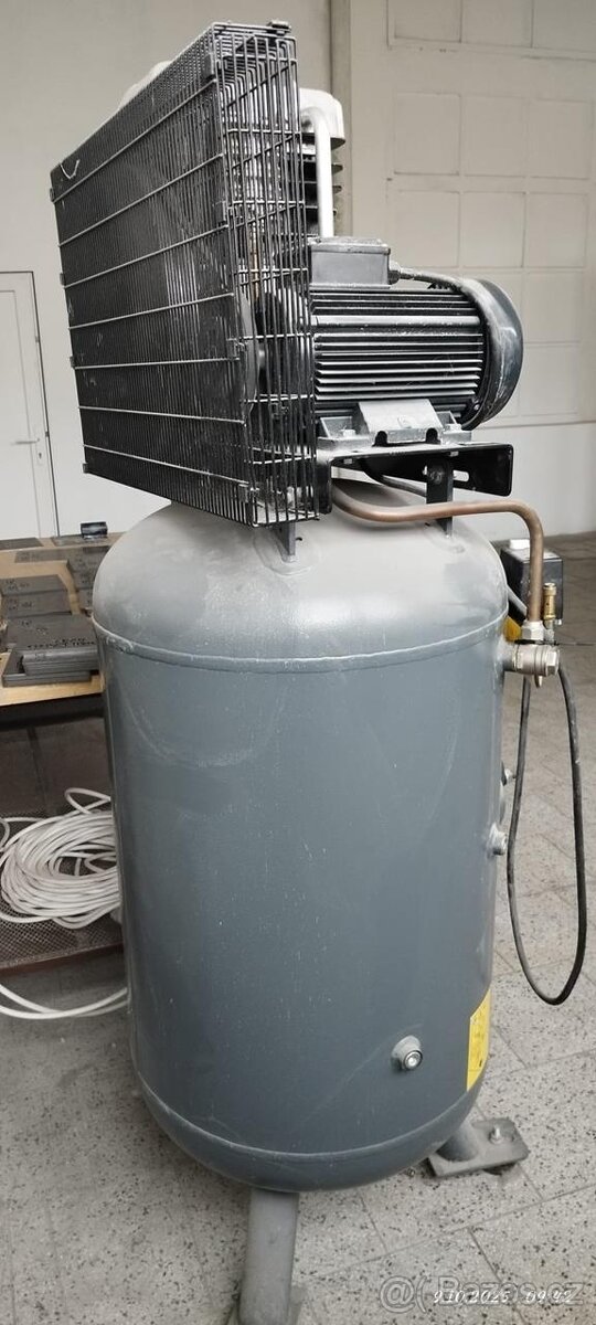 Pístový kompresor Schneider UniMaster ST - 3