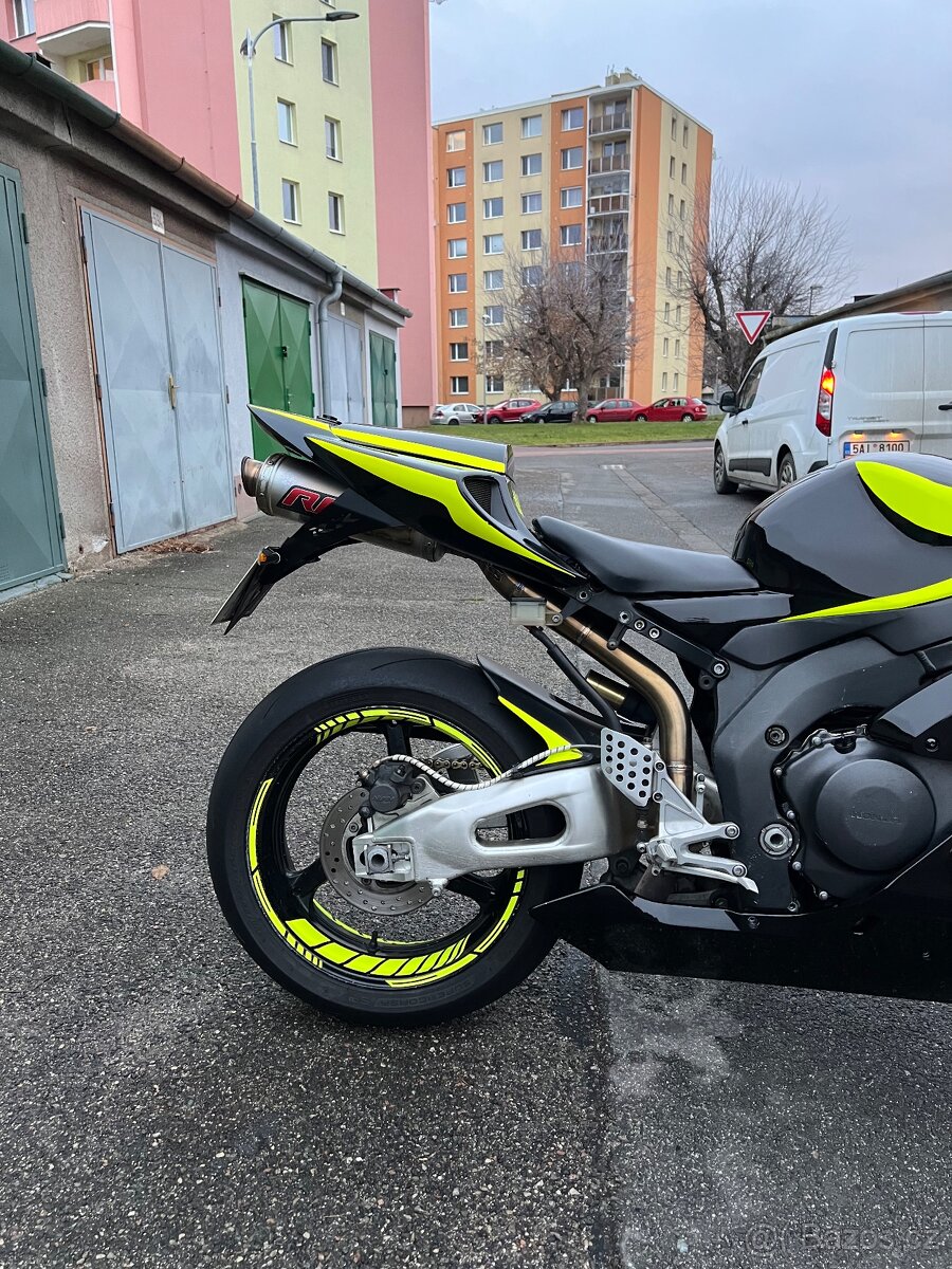 Honda cbr1000rr - 3