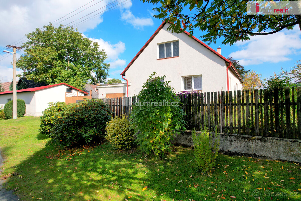 K prodeji, rodinný dům s garážemi, chlévy, stodolou, sýpkou - 3