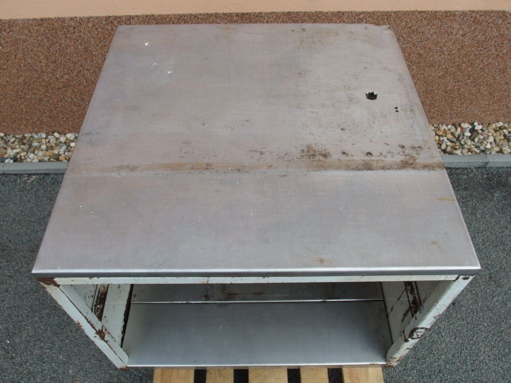 Kovový pracovní stůl - 3