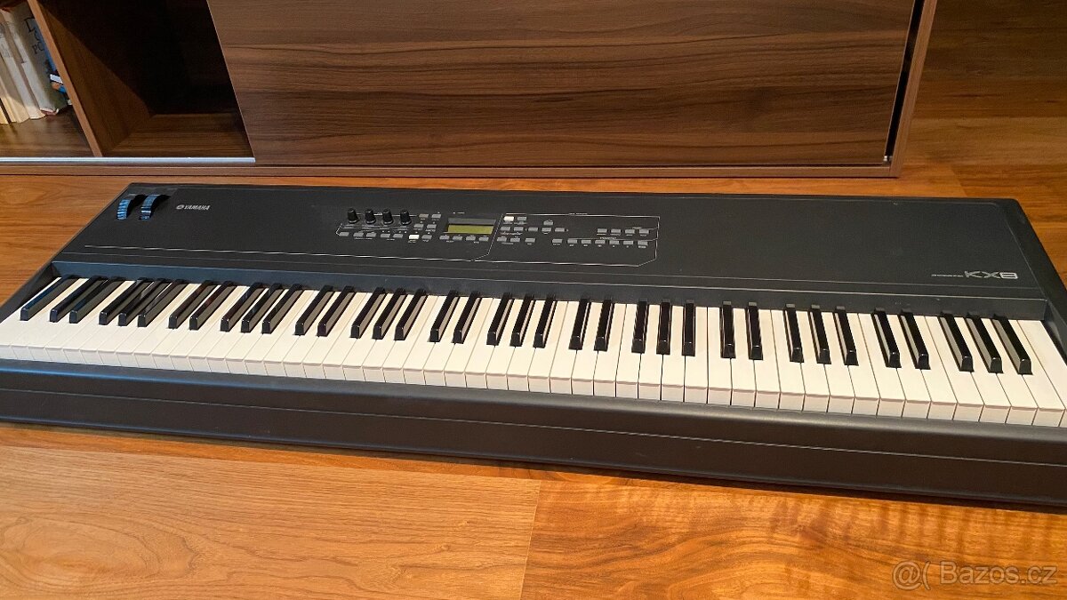 Yamaha KX-8 - 3